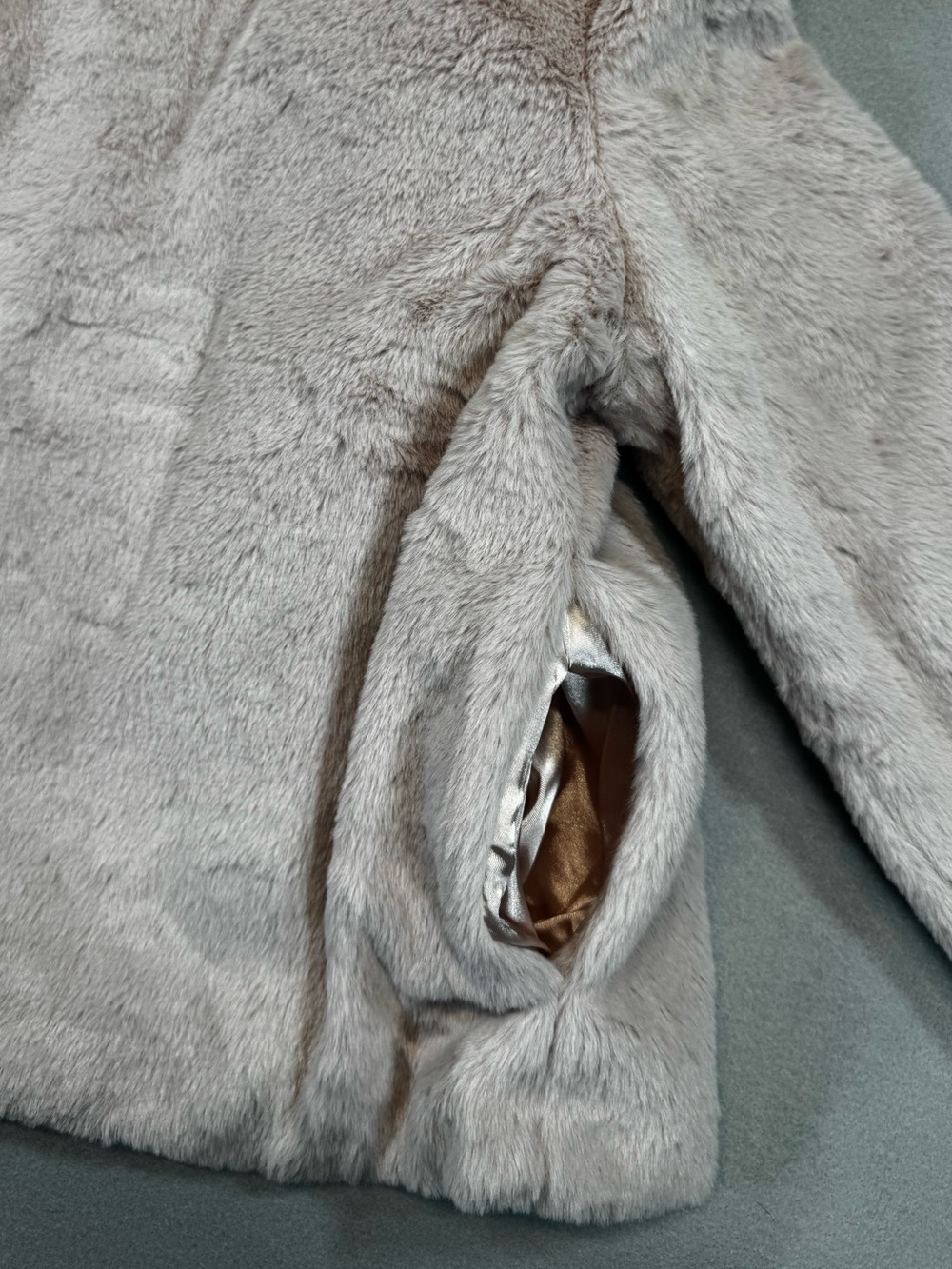 Women's Faux Fur Coat - Light Blush Pink - Picture 4 of 10